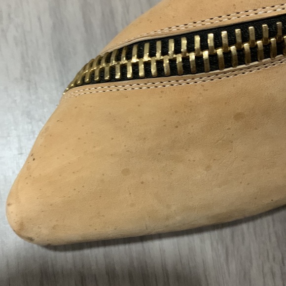 Giuseppe Zanotti tan booties with gold zipper - Picture 4 of 8